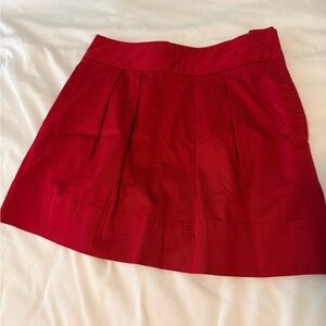 Red Vineyard Vines pleated skirt